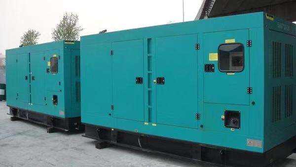 鹿寨康明斯400kw大型柴油二手发电机组